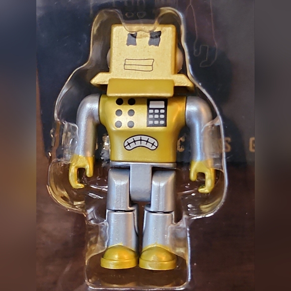 2021 Roblox Icons Gold Collectors Set 4 Figure Pack - Picture 7 of 10